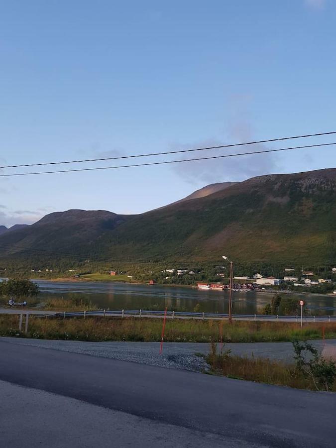 Lyngsalpan Cruise Lodge - Rodtinden Nord-Lenangen ภายนอก รูปภาพ